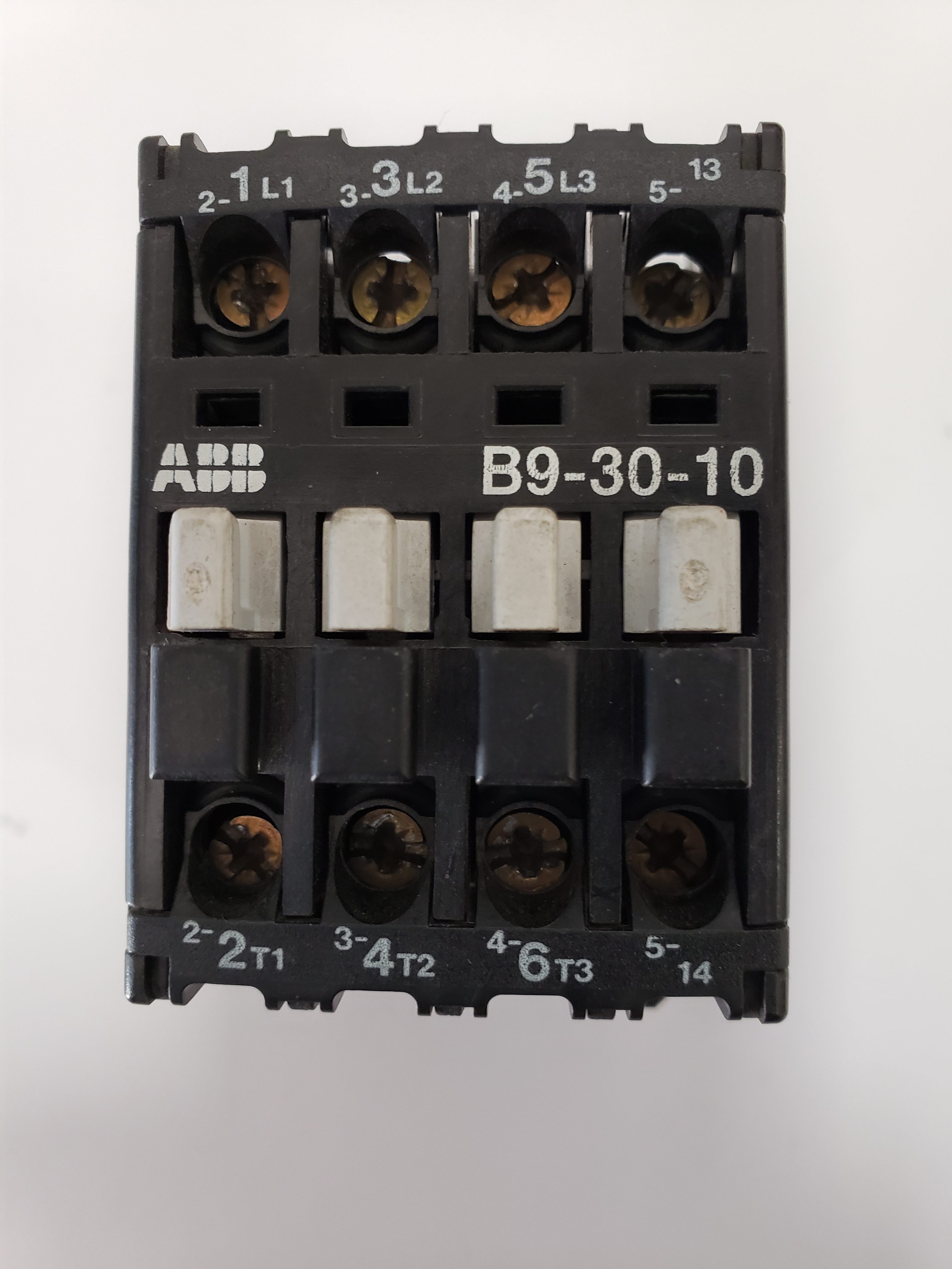 ABB B9-30-10 Motor Control Contactor 21A 600V  110-120V Coil P148 